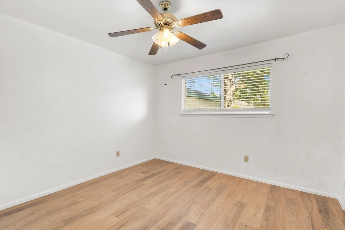 Photo of 8903 Roos Road