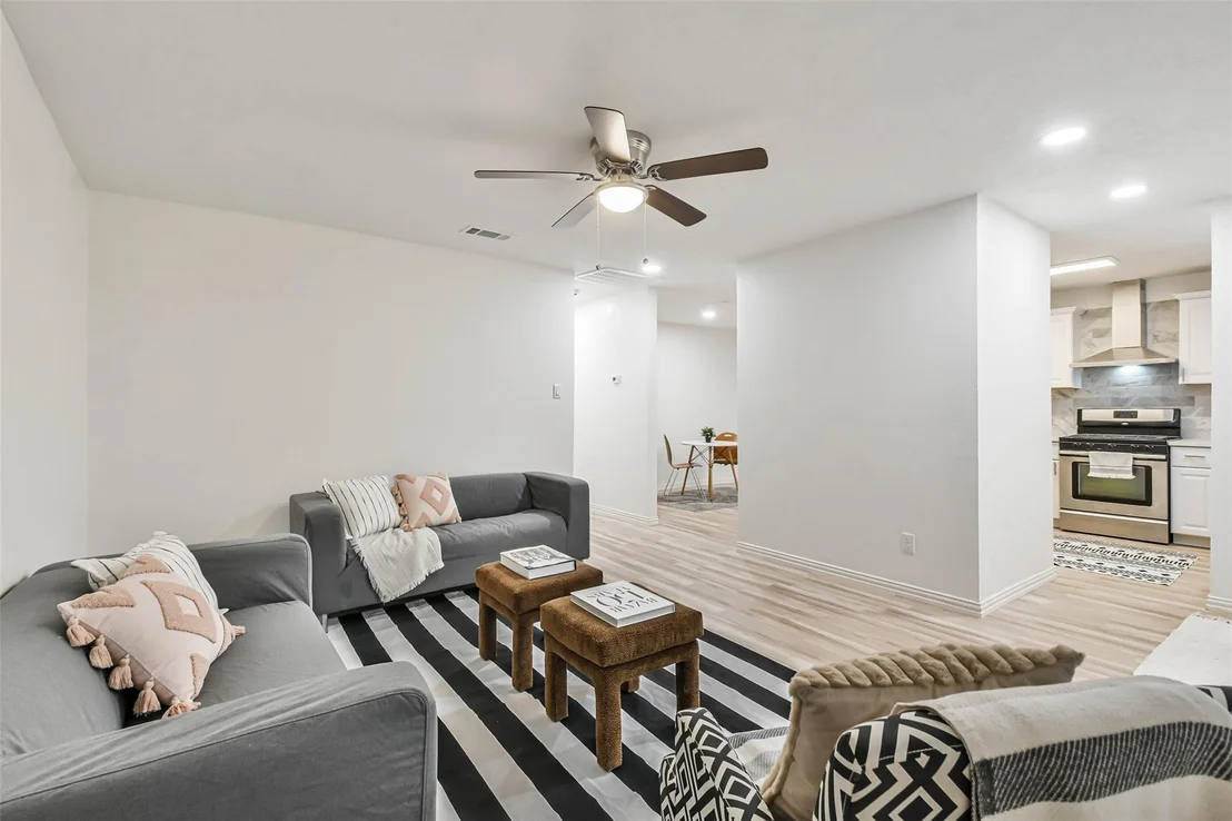 Photo of 105 E Wavy Oak Circle