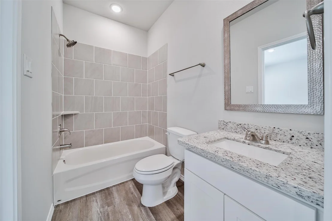 Photo of 1410 Glenoaks Drive