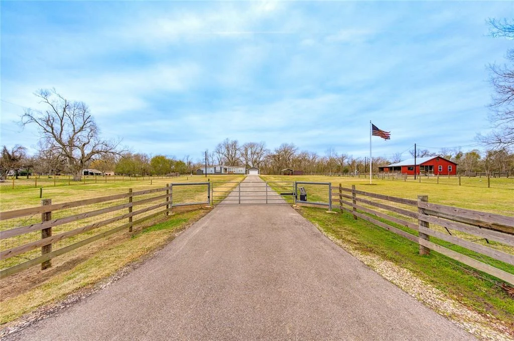 Photo of 6228 County Road 42