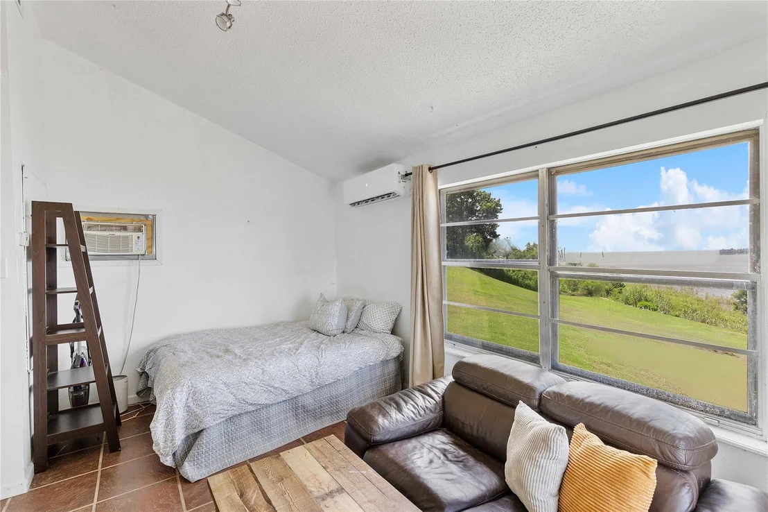 Photo of 3843 Simon Road