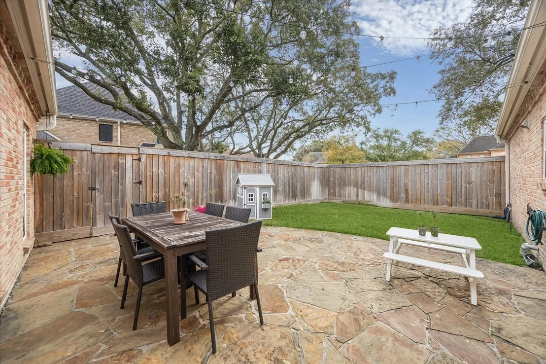 Photo of 810 Silvergate Drive