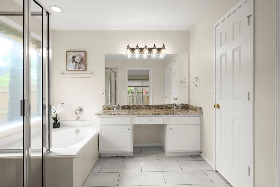 Photo of 22 N Hollylaurel Circle