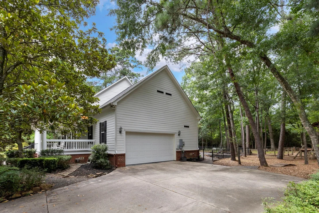 Photo of 10810 Lake Windcrest