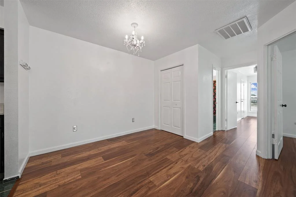 Photo of Unit 1007 at 7313 Gulf Freeway
