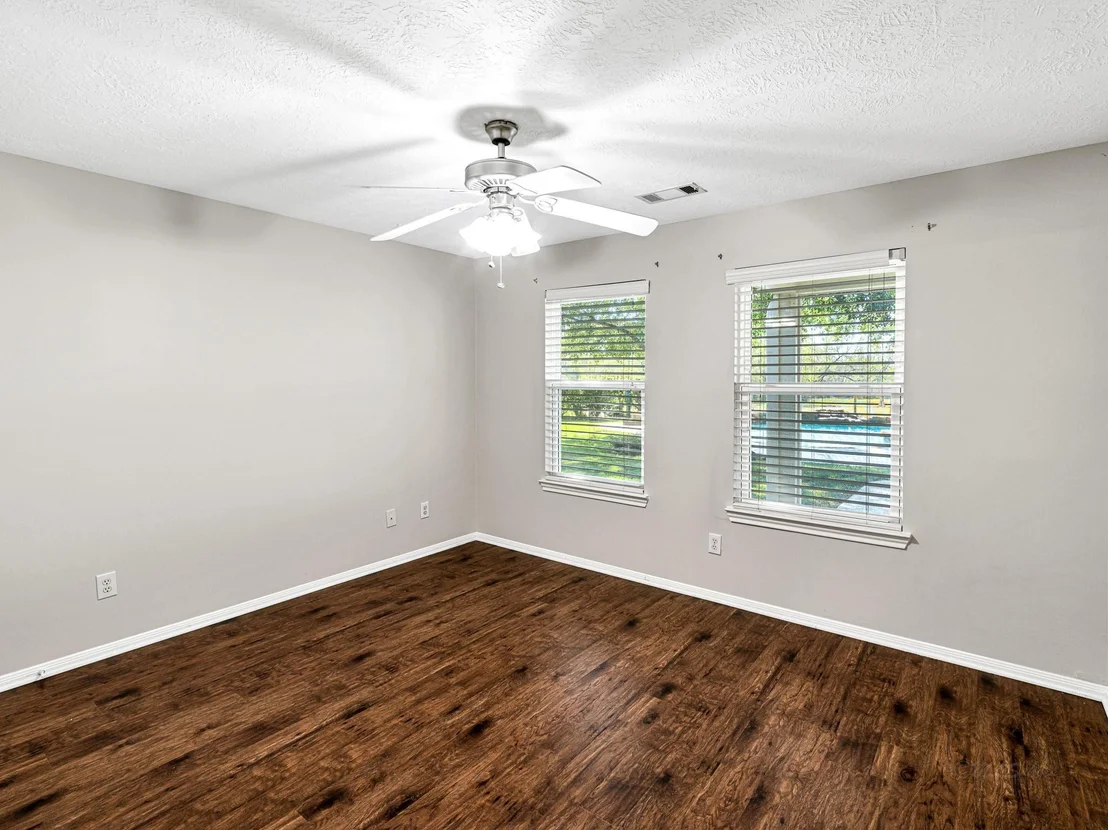 Photo of 32601 Rogers Road