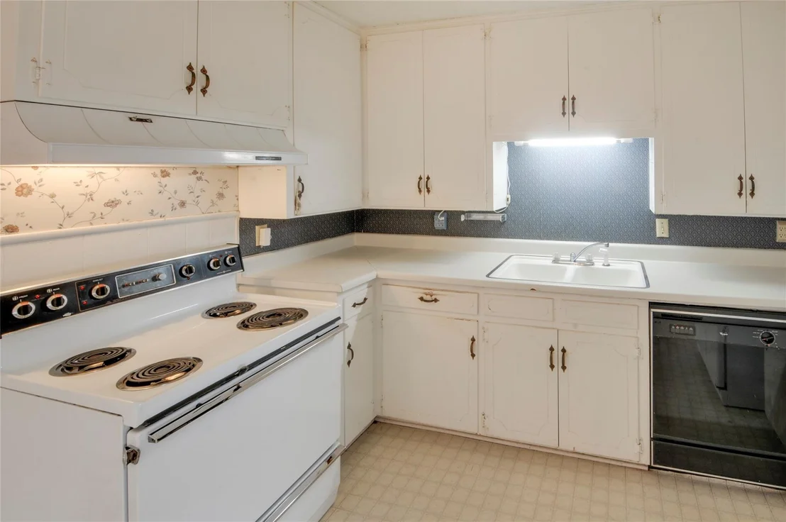 Photo of 802 Ridgelea Drive