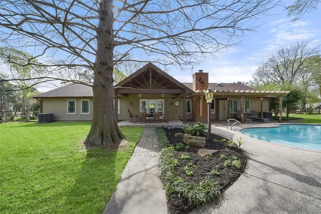 Photo of 2711 N Saddlebrook Lane