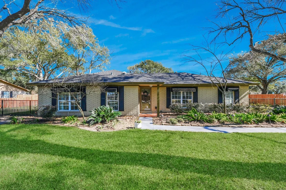 Photo of 15810 Merle Road
