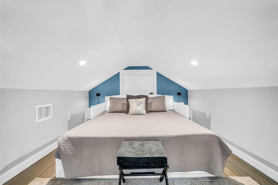 Photo of 1094 Cedar Lane