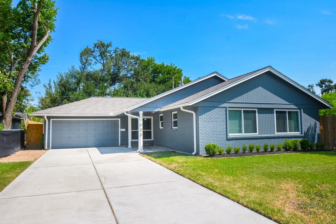 Photo of 7926 Ridgeview Drive