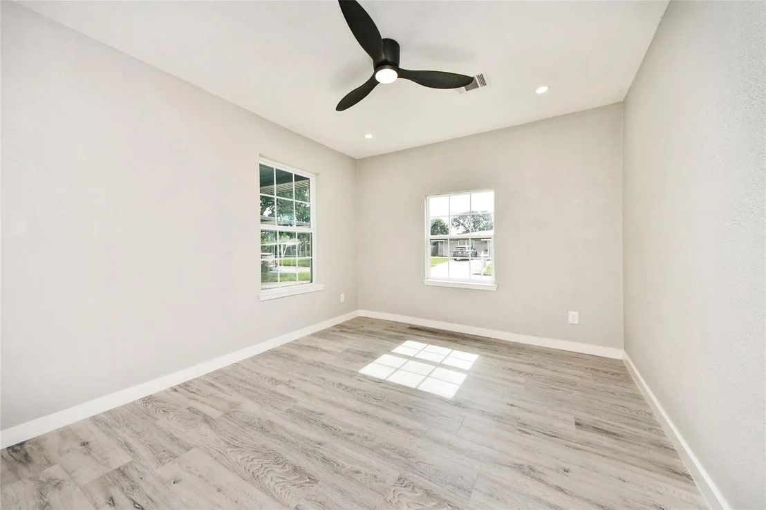 Photo of 712 Mobile Drive