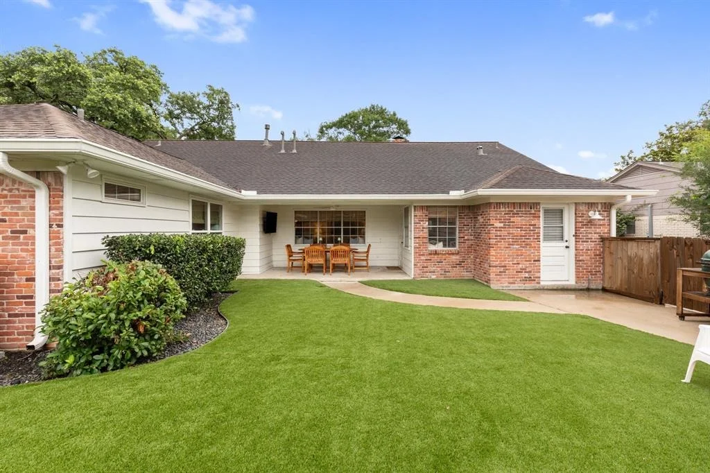 Photo of 7910 Meadowbriar Lane