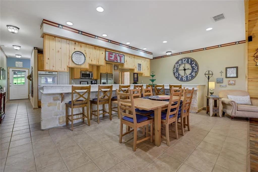 Photo of 120 Lake Oaks Boulevard