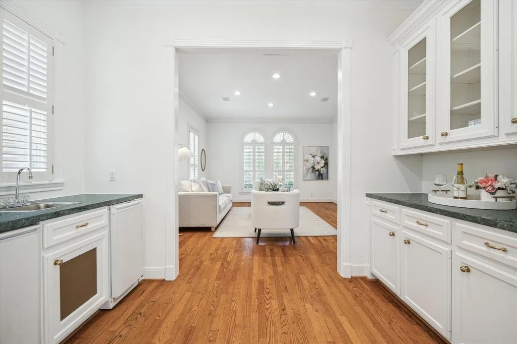 Photo of 2537 Addison Road