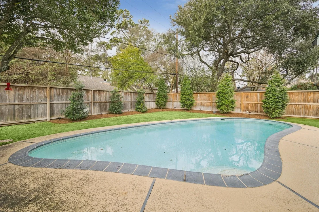 Photo of 1210 Briarbrook Drive