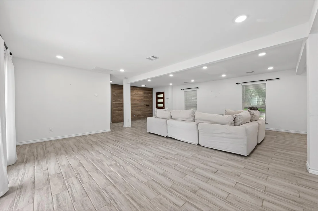 Photo of 11107 Cedarhurst Drive