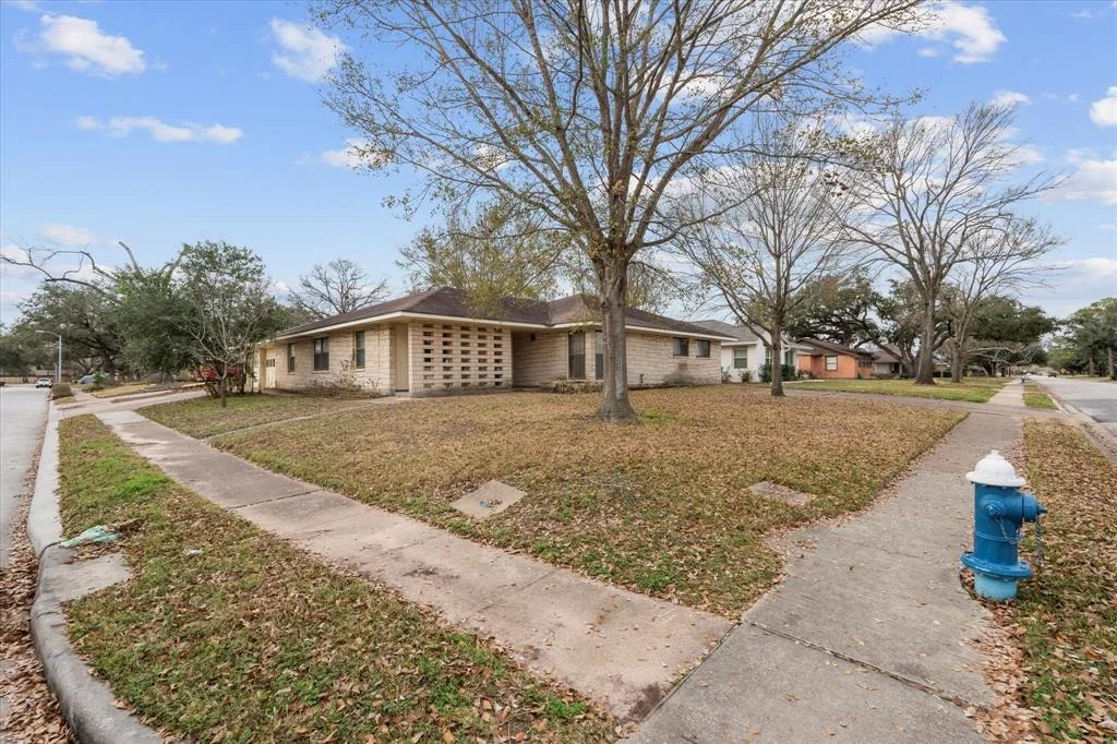 Photo of 2114 Lazybrook Drive