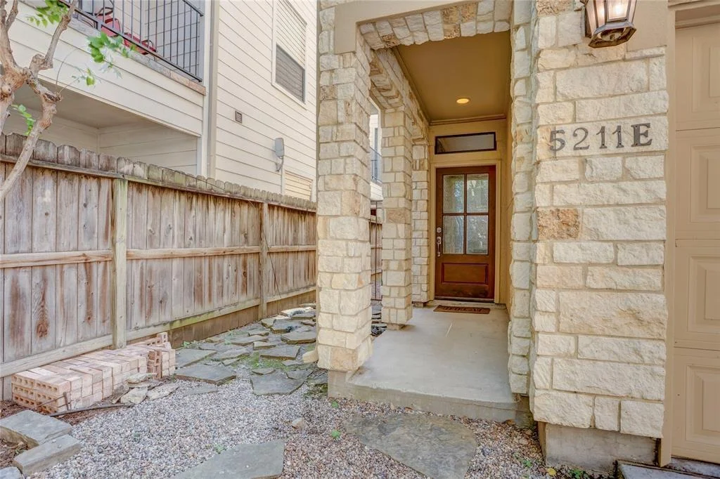 Photo of Unit E at 5211 Eigel Street