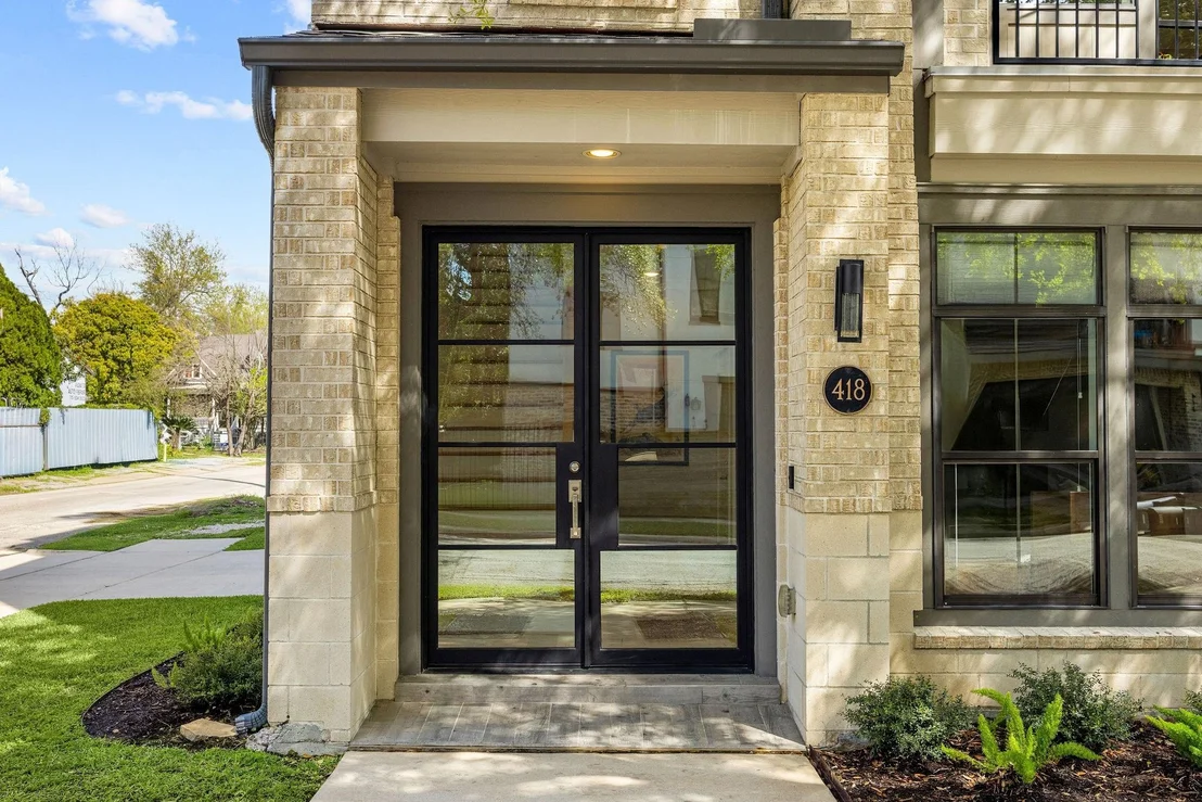Photo of 418 Hyde Park Boulevard