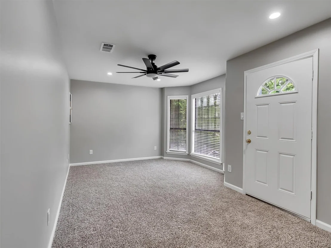 Photo of 351 White Oak Drive