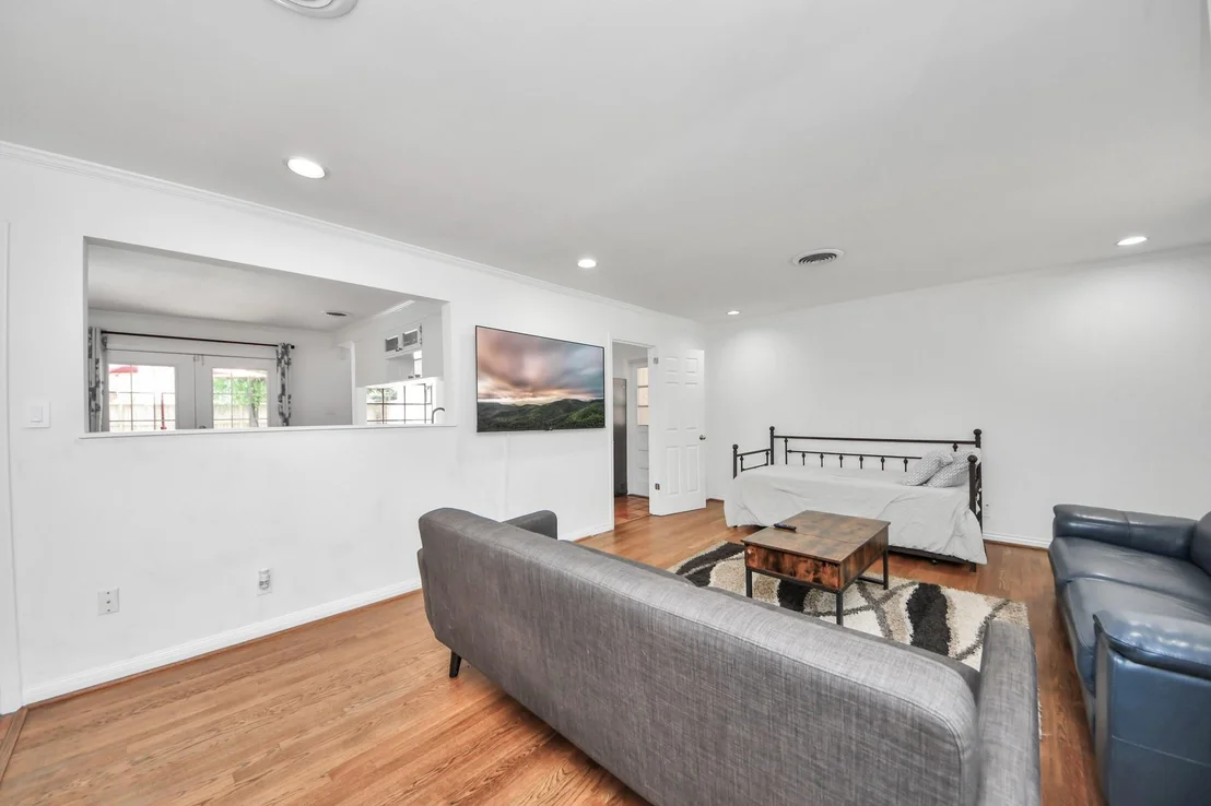 Photo of 5139 Beechnut Street