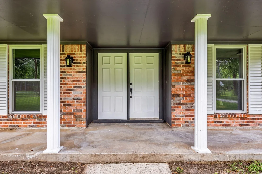 Photo of 20472 Lakeside Drive