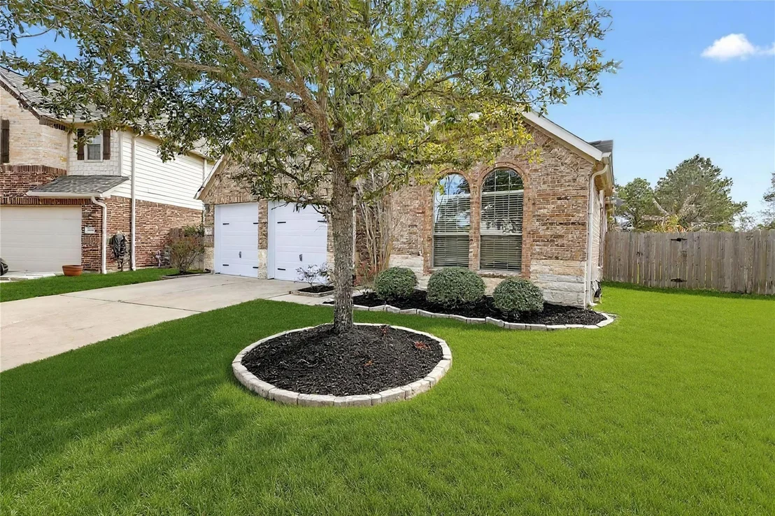 Photo of 25427 Lisburn Drive