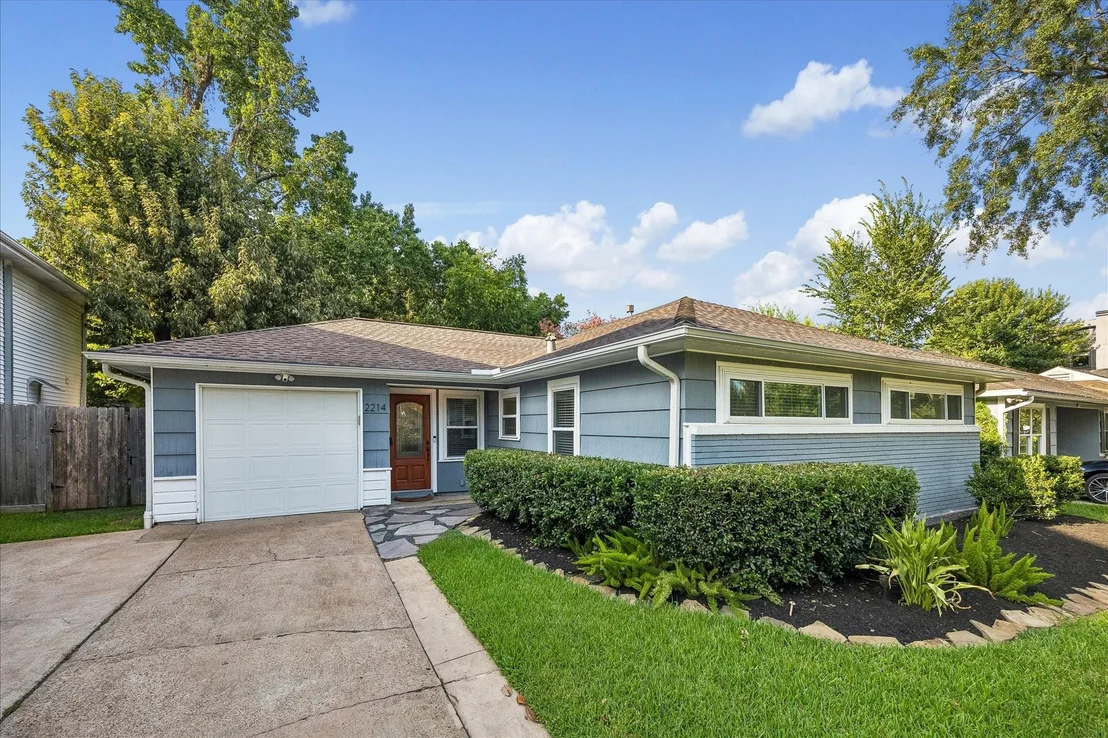 Photo of 2214 Saxon Drive