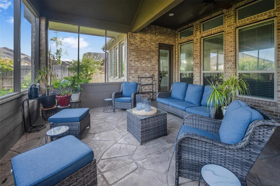 Photo of 915 Falcon Hollow Lane