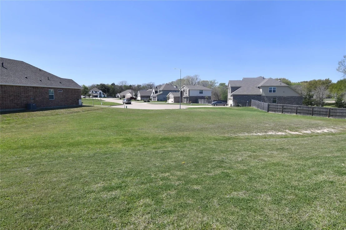 Photo of 1701 Twin Oaks Circle
