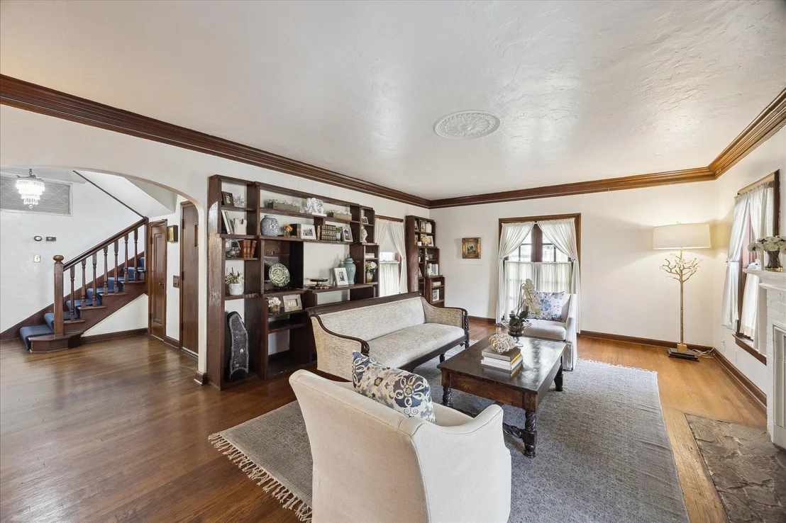 Photo of 2345 Blue Bonnet Boulevard