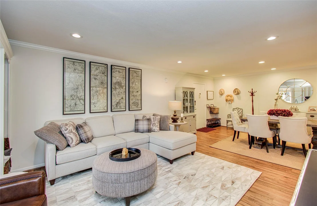 Photo of Unit 113 at 7575 Katy Freeway