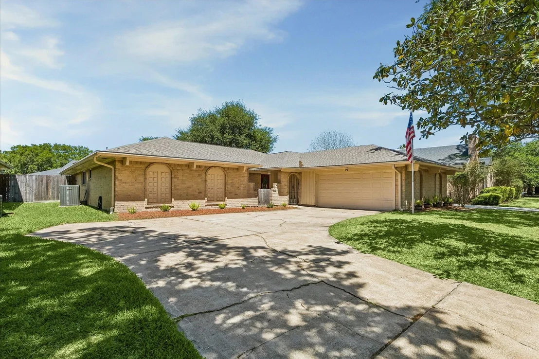 Photo of 16427 Clearcrest Drive