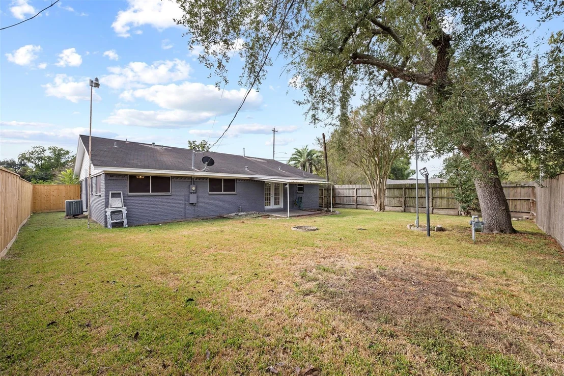 Photo of 539 Edgebrook Drive