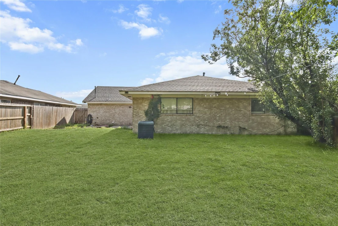 Photo of 910 Centerwood Drive