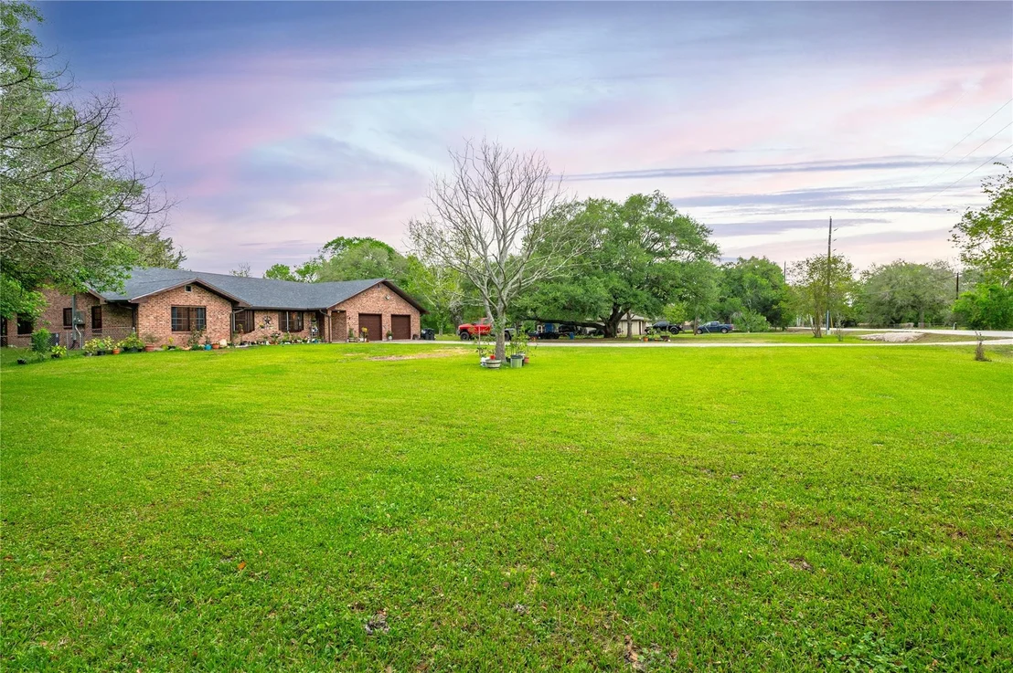 Photo of 725 Thompson Road