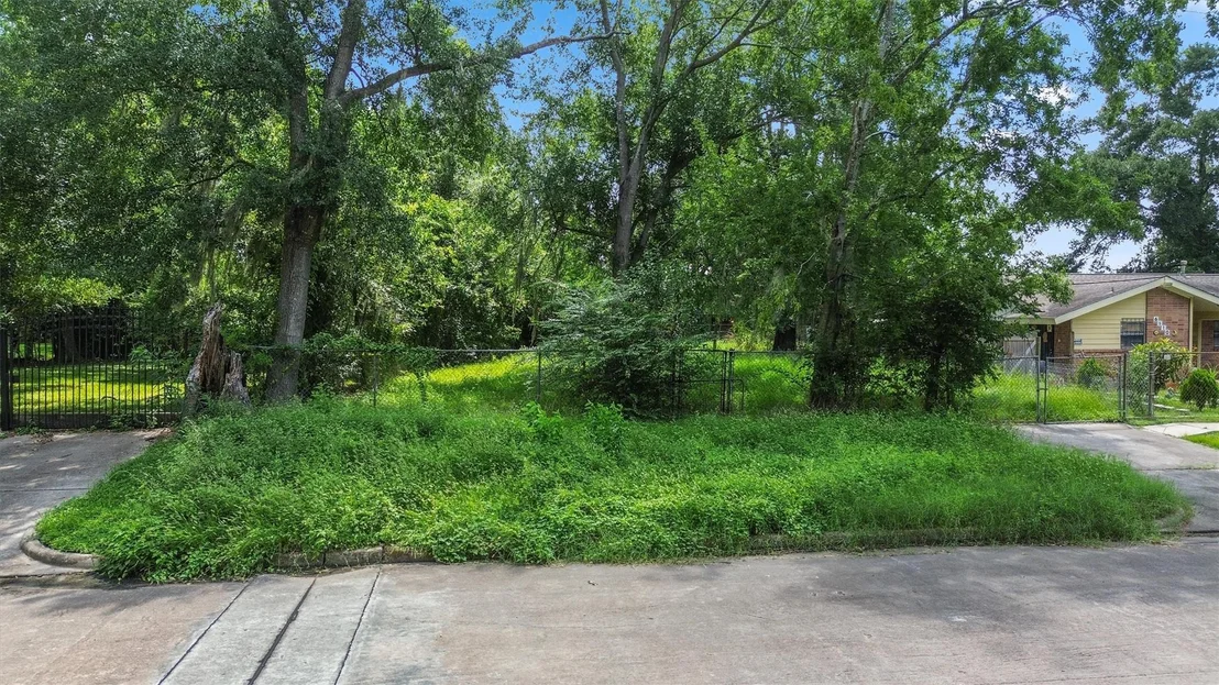 Photo of 6514 Bayou View Drive