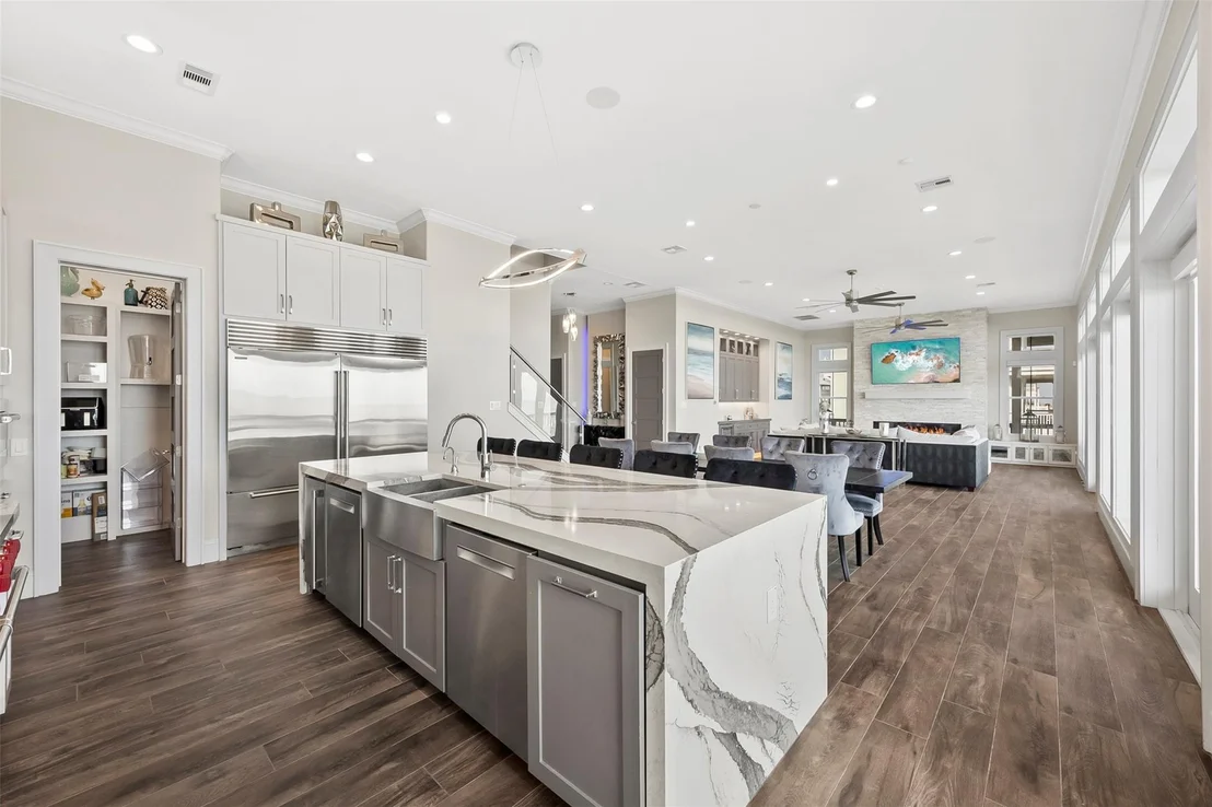 Photo of 11707 Beachside