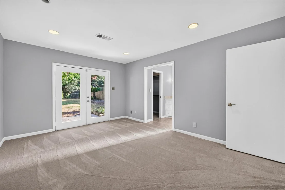 Photo of 5938 Claridge Drive