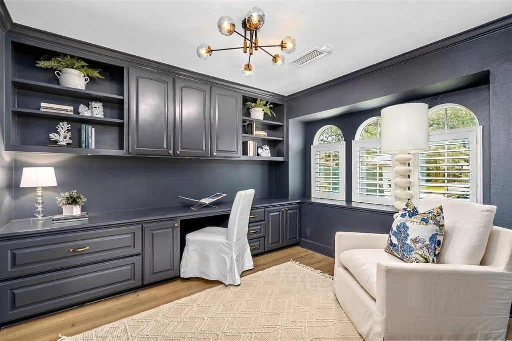 Photo of 854 W Forest Drive
