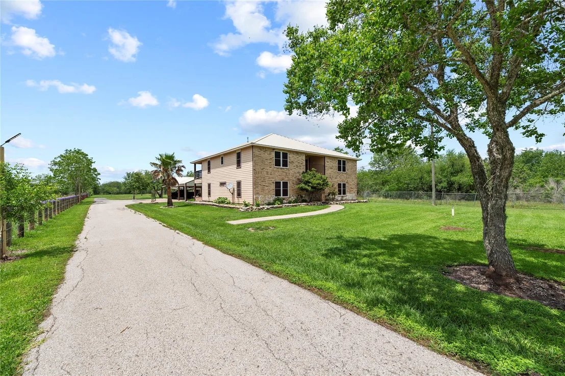 Photo of 523 Moore Bar Road