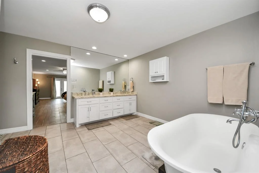 Photo of 415 Lakeside Estates Drive