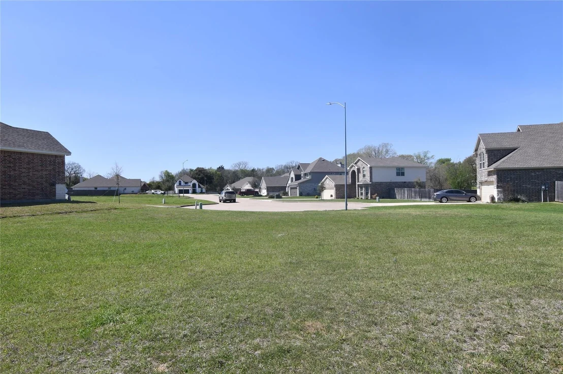 Photo of 1701 Twin Oaks Circle