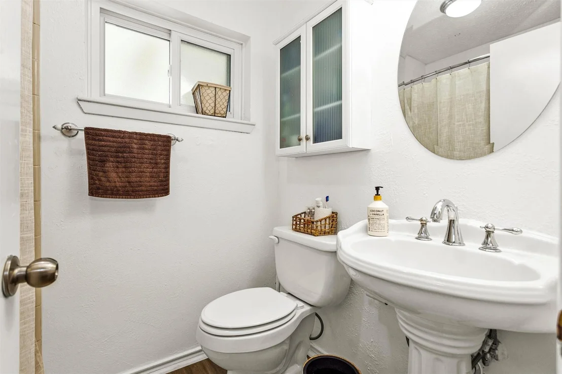 Photo of 8422 Oakhaven Road