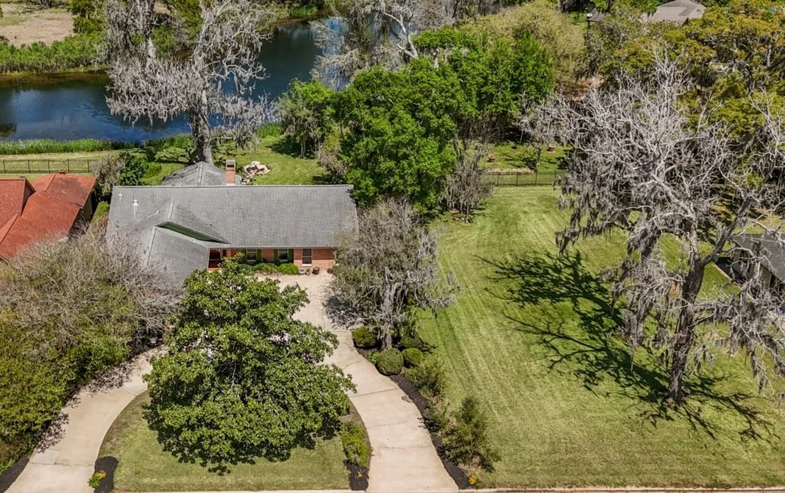 Photo of 2261 Riverside Drive