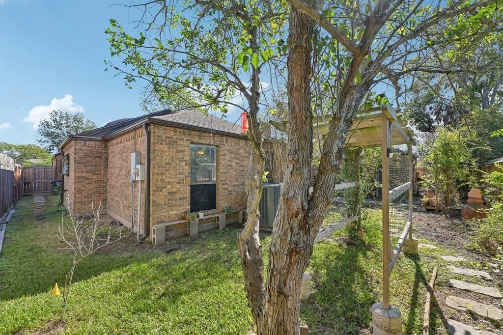 Photo of 7202 Las Brisas Drive