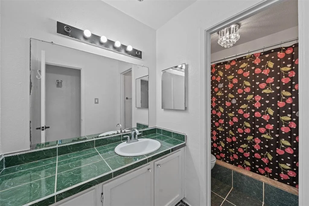 Photo of Unit 1007 at 7313 Gulf Freeway