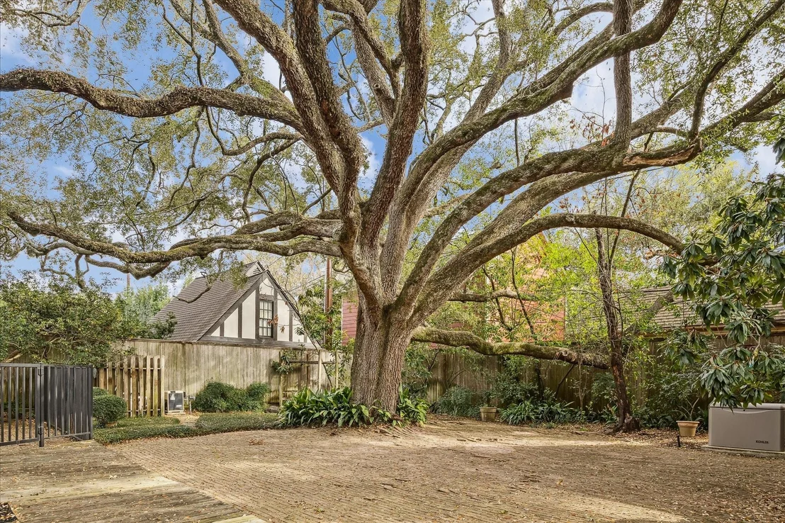 Photo of 2345 Blue Bonnet Boulevard