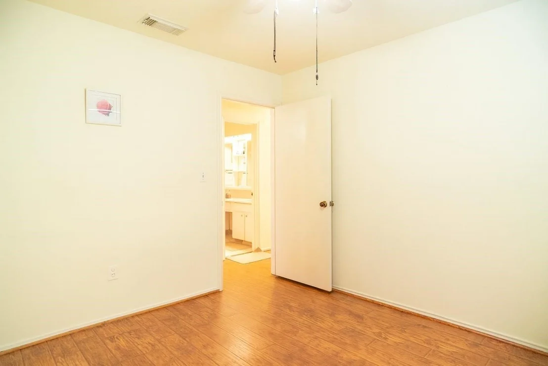 Photo of 8923 Hendon Lane